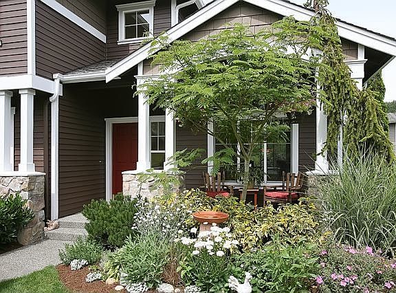 Porch with room to relax and seclusion