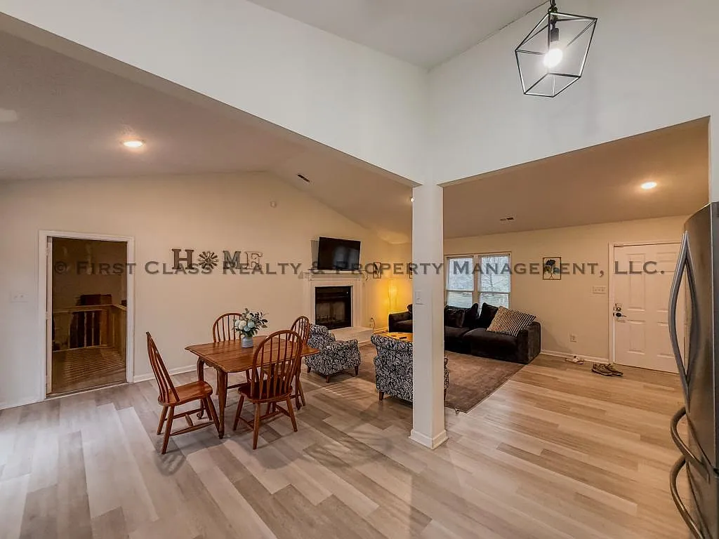Building Photo - 5819 Woodrock Ct
