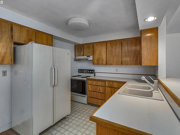 5th image of 1135 Douglas Dr