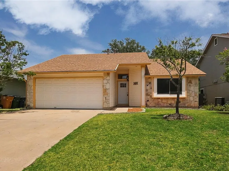 7913 Tiffany Dr — Photo 2