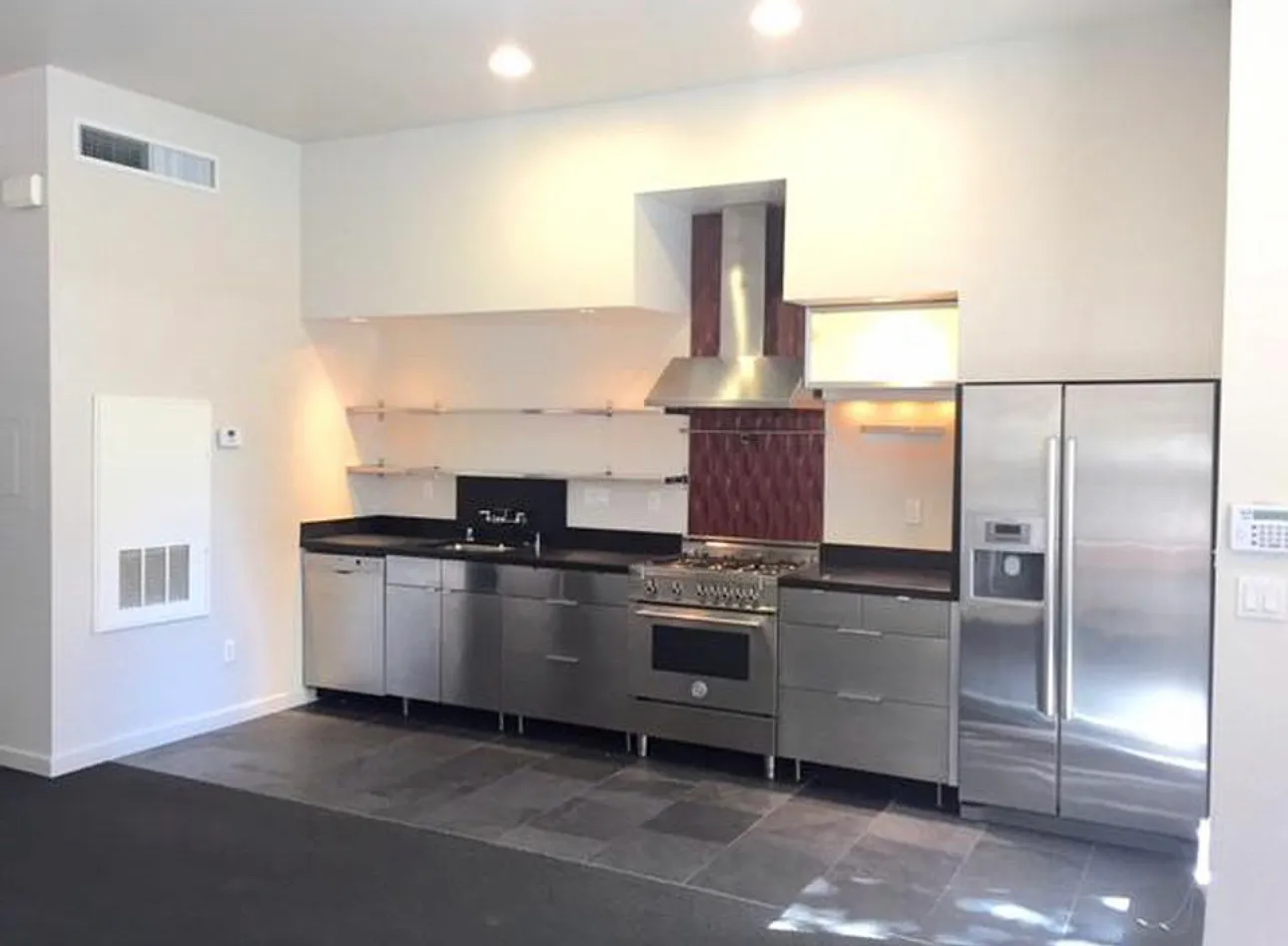 2619 N St — Photo 1