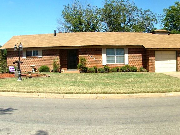 3rd image of 1404 Mary Dr