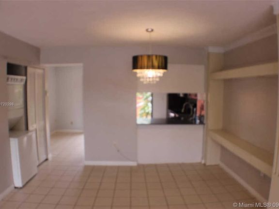 5th image of 10022 SW 77th Ct #10022