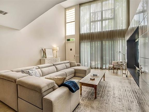 3rd image of 1707 NE 5th Ct #1707