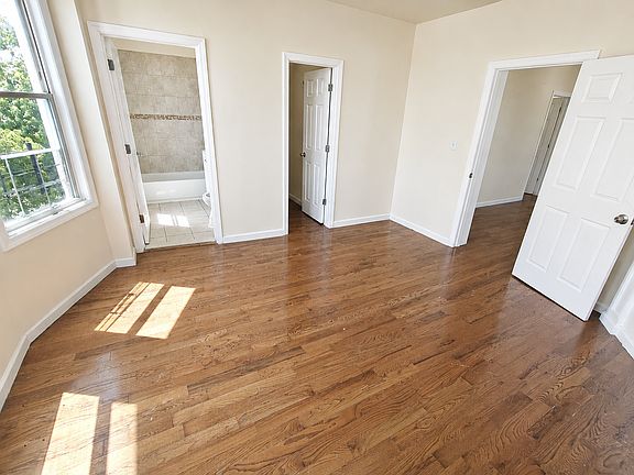 3rd image of 85 Littleton Ave #2B