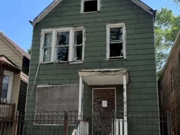 8207 S South Shore Dr, Chicago, IL 60617