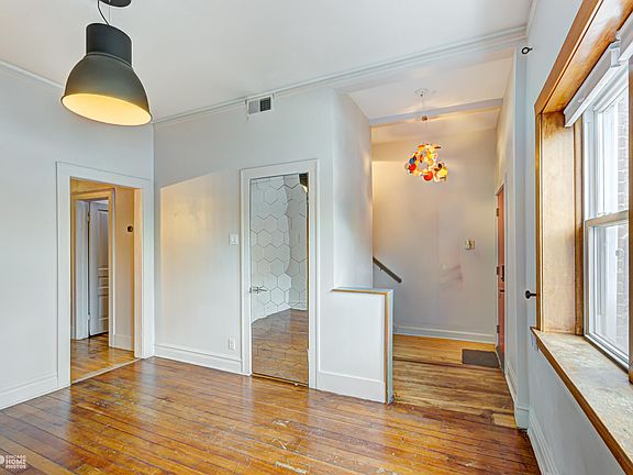 3rd image of 2344 S Leavitt St #1