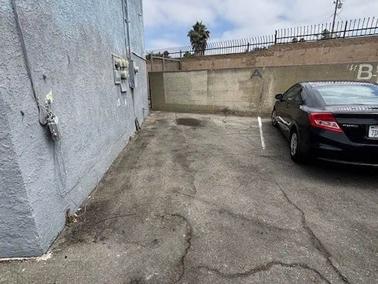 2396 Olive Ave — Photo 11