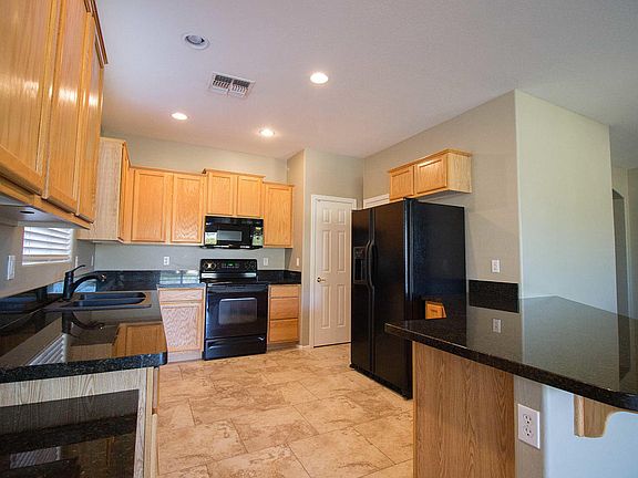4th image of 164 W Oriole Way