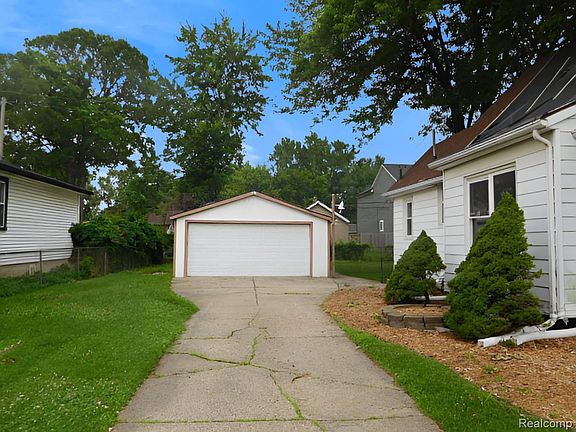 2nd image of 387 W Maxlow Ave