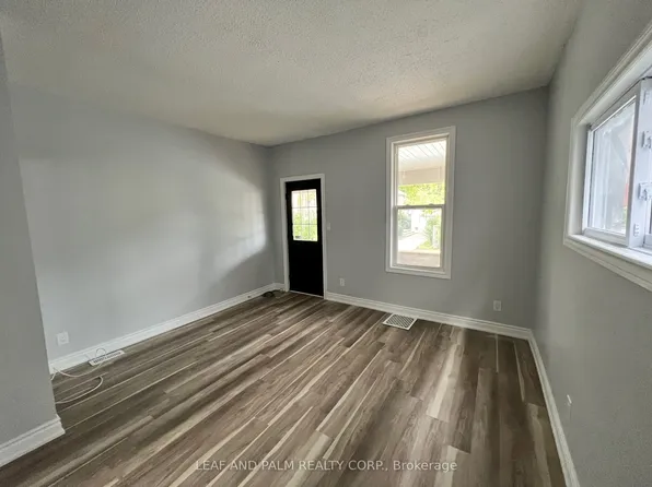 4233 Huron St #2, Niagara Falls, ON L2E 2G6