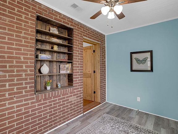 5th image of 315 Denham Ave
