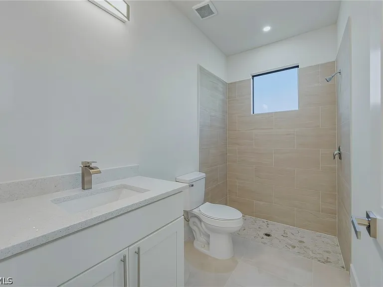 2411 Lola Ave S — Photo 8