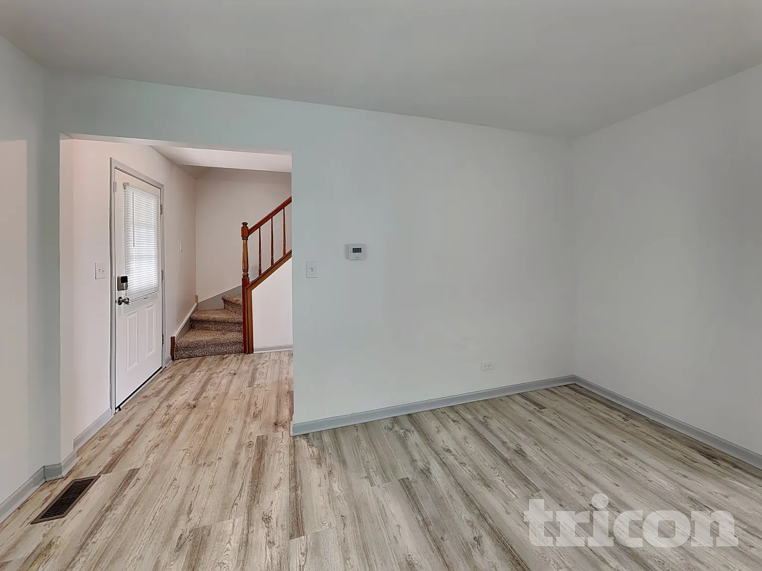 1419 Farrington Ln Aurora IL — Photo 2