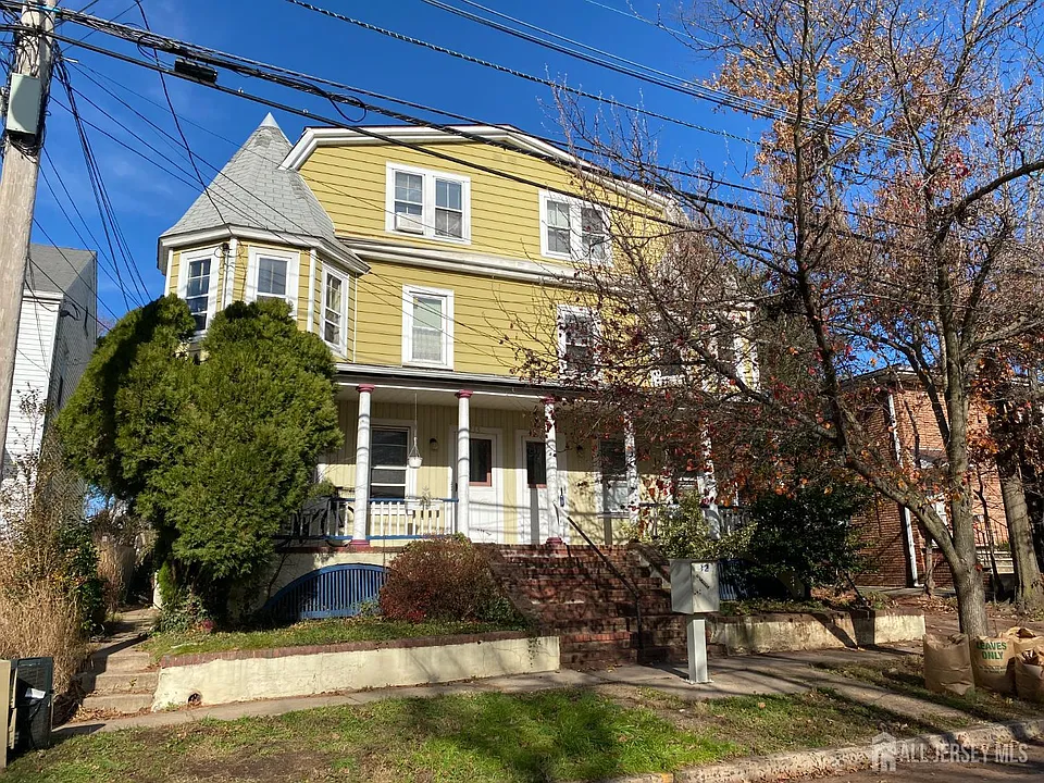 235 Montgomery St #3
