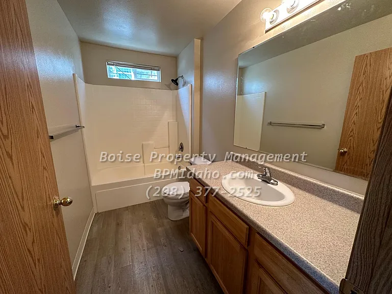 1805 E Overland Rd #19 — Photo 4