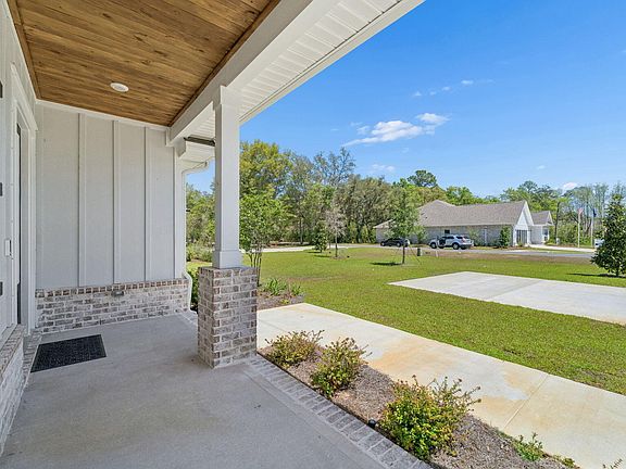 3rd image of 785 Old Ferry Rd