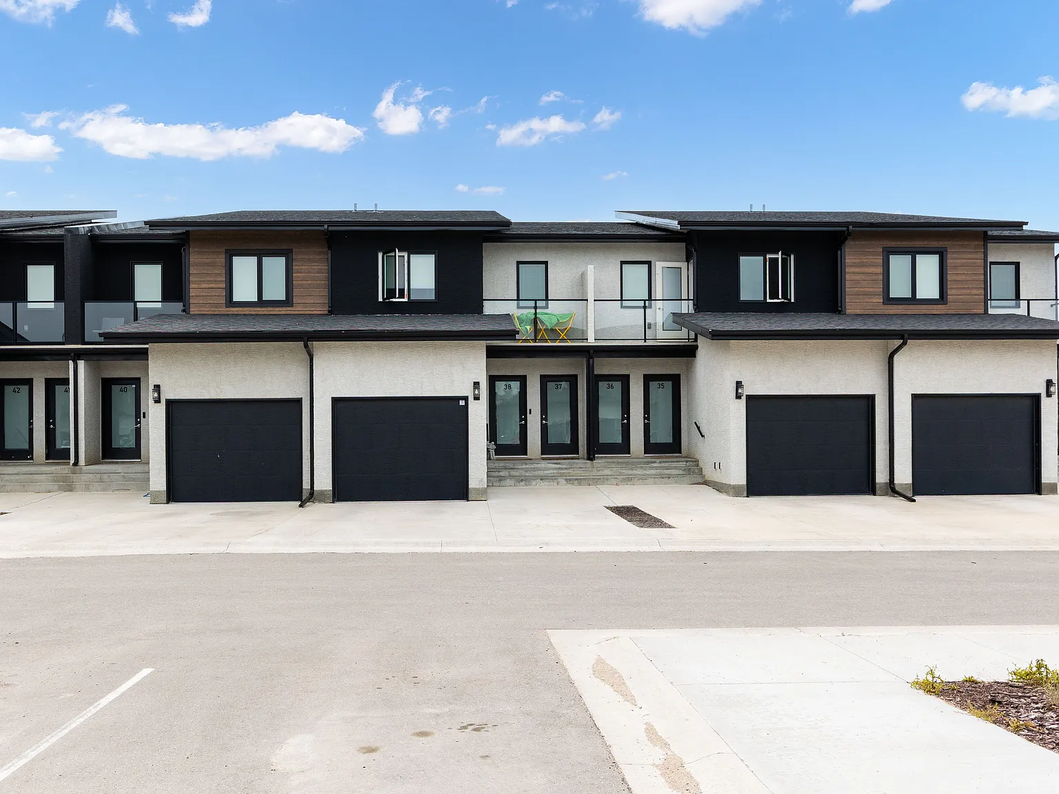 Woodford Townhomes — Photo 4
