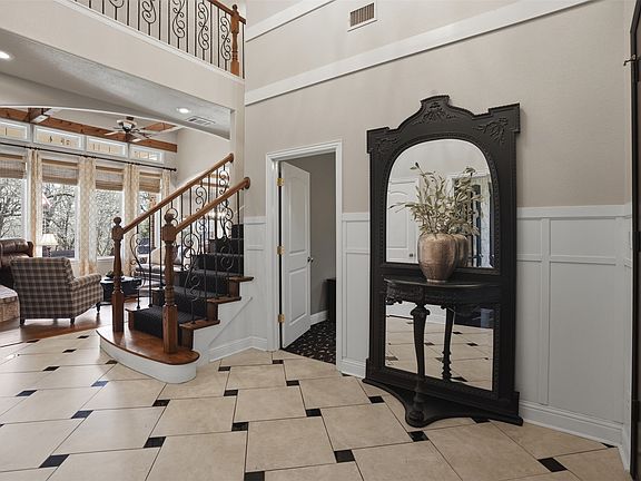 4th image of 9651 Yellow Rose Ln