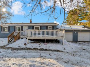 911 S Duck Lake Rd, Milford, MI 48381