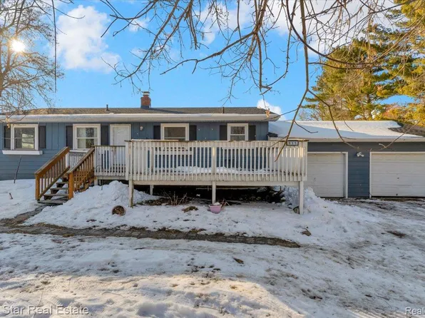 911 S Duck Lake Rd, Milford, MI 48381