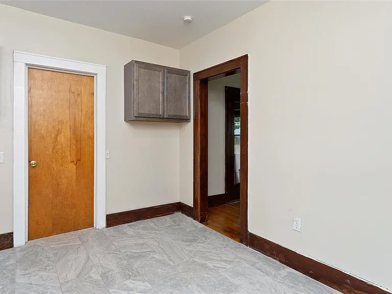 19 Genesee Park Blvd — Photo 25