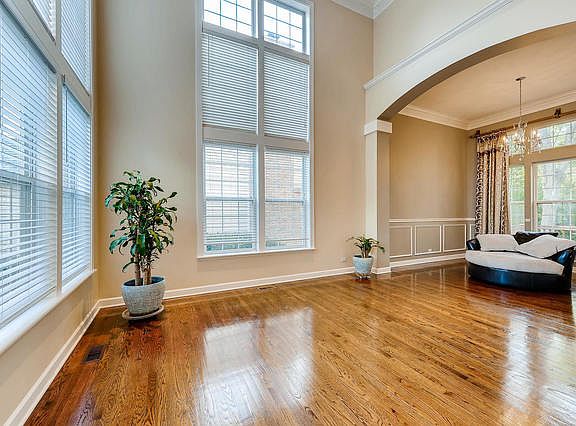 5th image of 2280 Congressional Ln