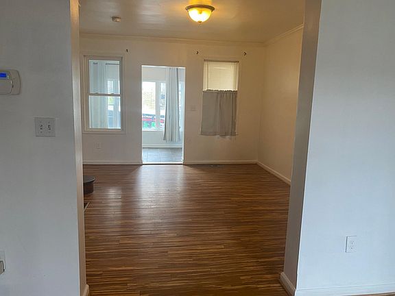 3rd image of 4614 Vista St