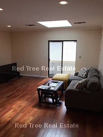 2nd image of 1212 Vfw Pkwy #121223
