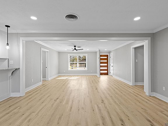 4th image of 605 Daniel St