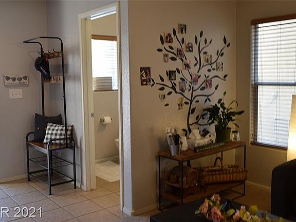 5th image of 1211 Black Cherry St
