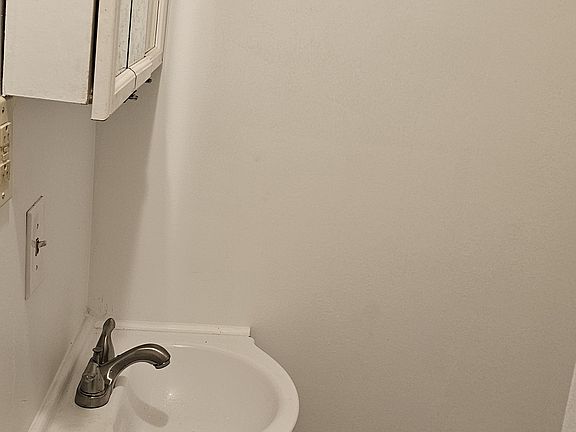 4th image of 207 13th Ave #2