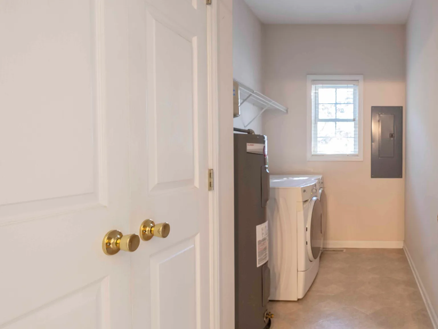 3 bed, 1954 sqft, $2,100 — Photo 2