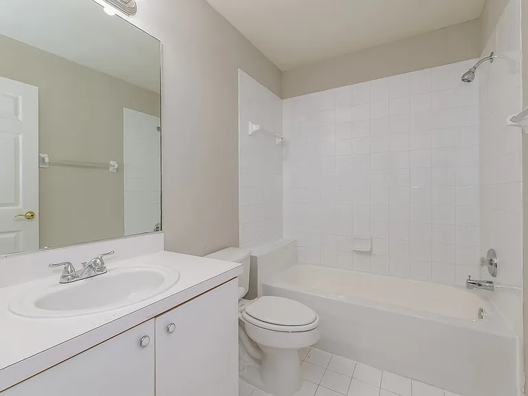 1910 Capeside Cir — Photo 14