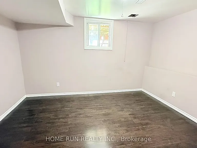 2067 Legrand Cres — Photo 26