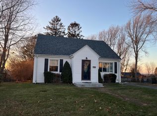 23 Cypress St, Portsmouth, RI 02871