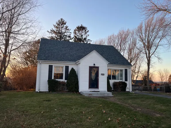 23 Cypress St, Portsmouth, RI 02871