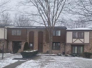 1412 Maplecrest Dr, Austintown, OH 44515