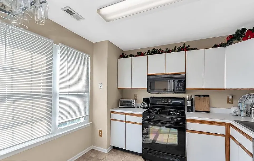 2 bed, 1062 sqft, $1,100 — Photo 3