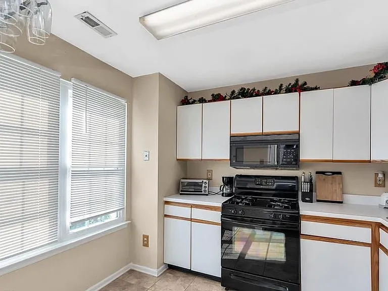 2501 Thistledown Ct #2501 — Photo 6