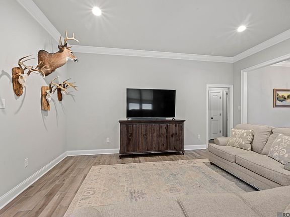 5th image of 17420 Castle Dr