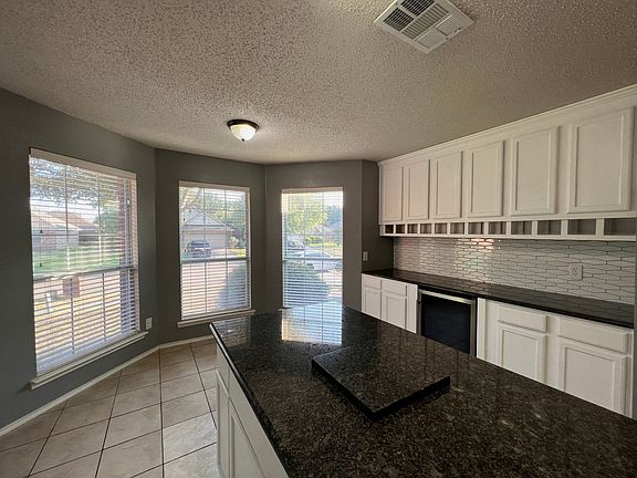 5th image of 2720 Emerald Ln