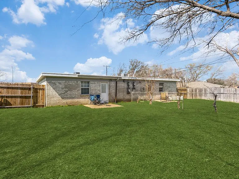 6761 Trail Lake Dr — Photo 10