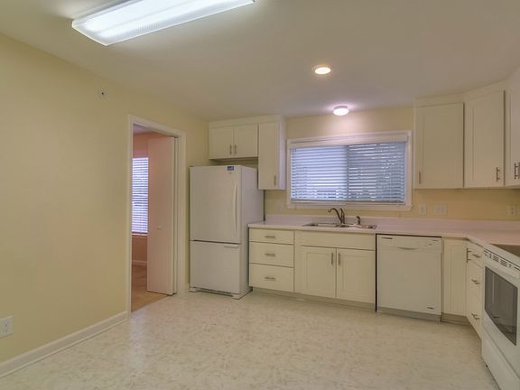 2nd image of 4487 Post Pl APT 25