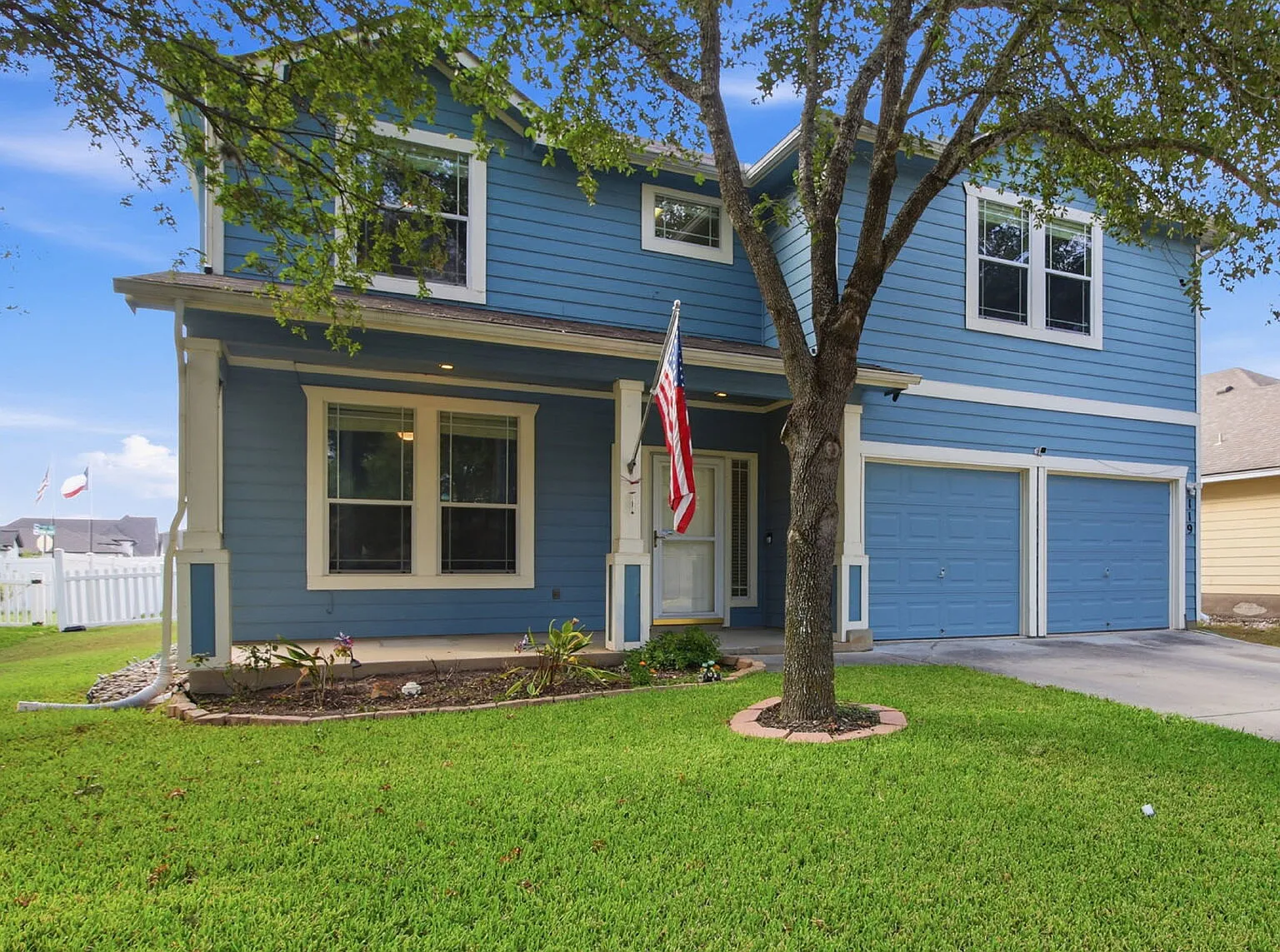 4 Bedrooms, Soaring Ceilings, Office, Game Room & Community Pool — Photo 1