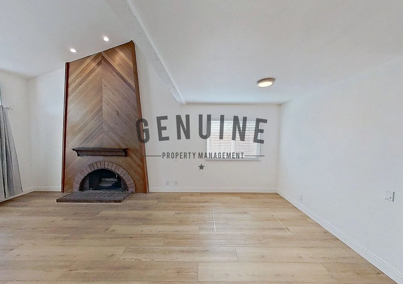 Beautiful 2 Story 4Bd 2Ba Home — Photo 2
