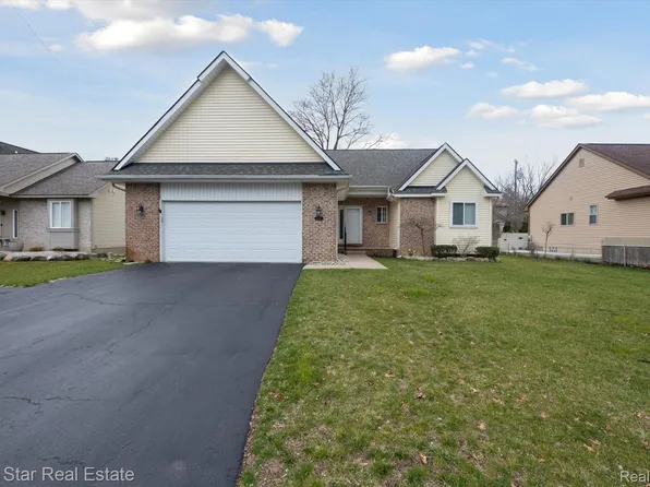 4138 Crooks St, West Bloomfield, MI 48323