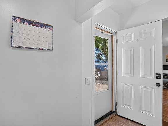 3rd image of 6140 Pinckney Rd