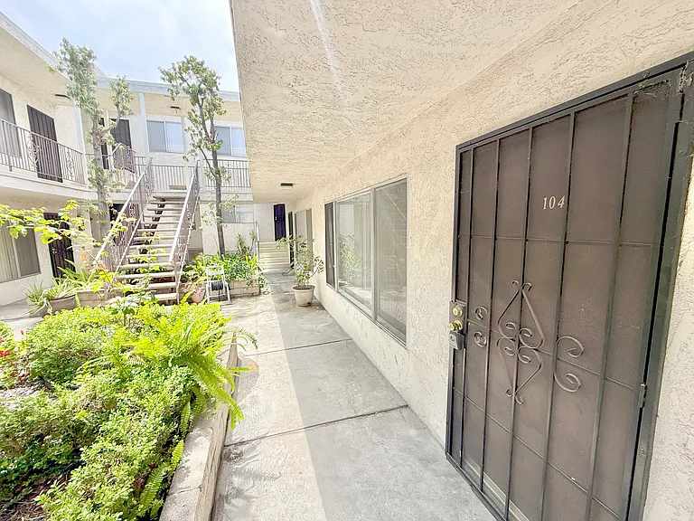 12766 Venice Blvd #104 — Photo 14