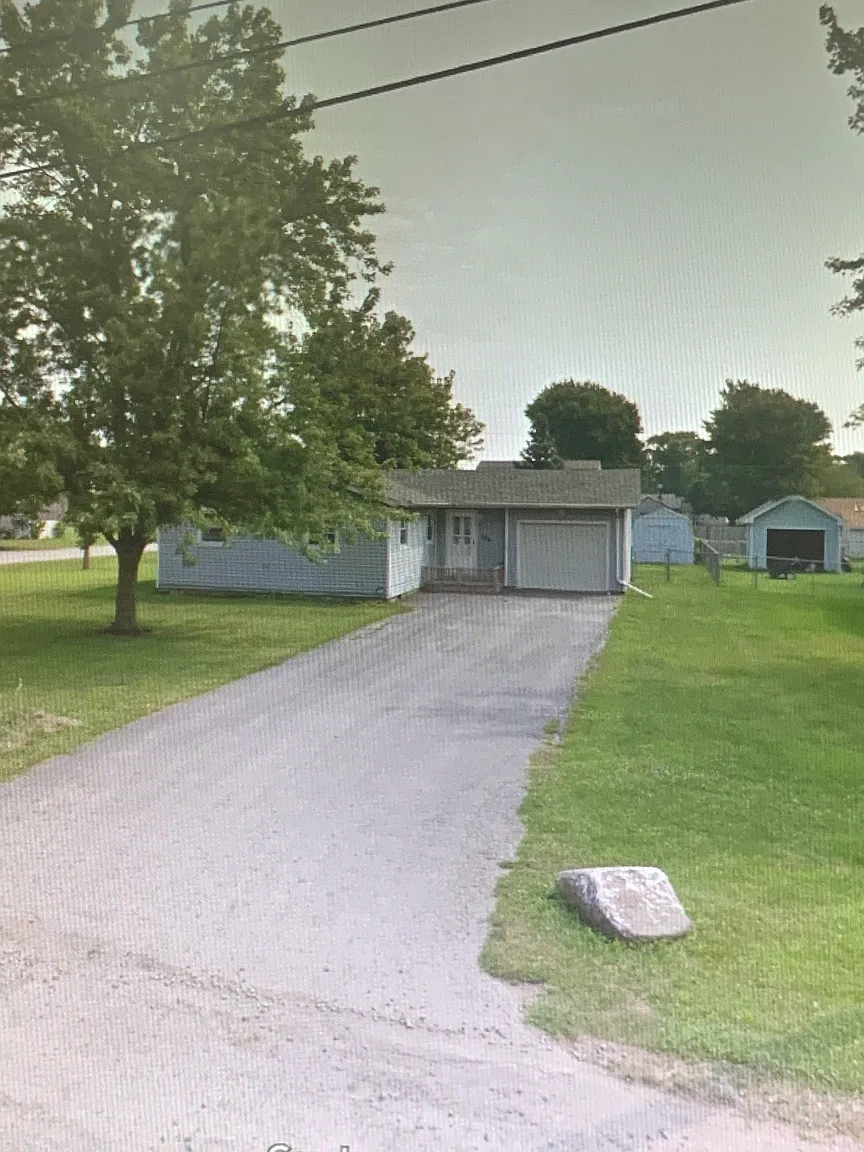 308 Gillette St photo 1
